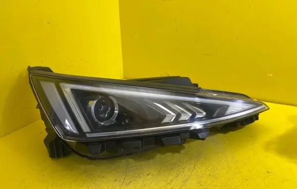 Hyundai Elantra VII Headlight/headlamp 92102F2500