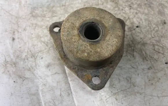 Land Rover Discovery Front wishbone bush 