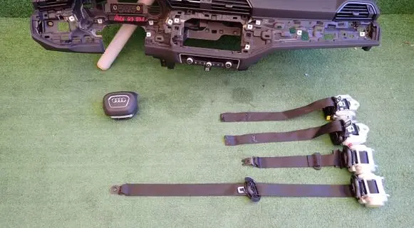 Audi Q3 F3 Dashboard KONSOLAQ383AII