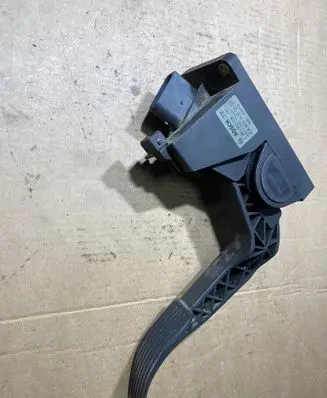 Mercedes-Benz Sprinter W901 W902 W903 W904 Accelerator throttle pedal A9013000404 9013000404 0281002335