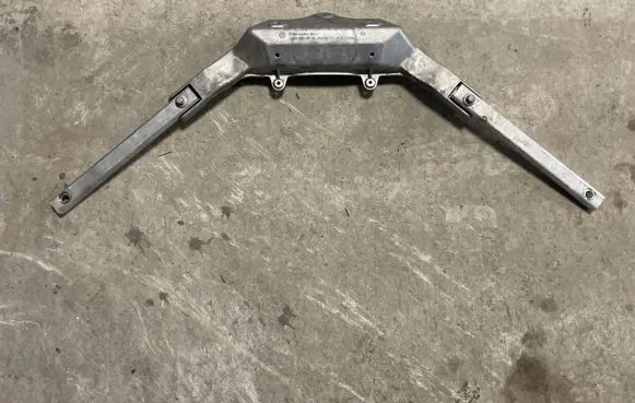 Mercedes-Benz GL X166 Radiator mount bracket A1666200315