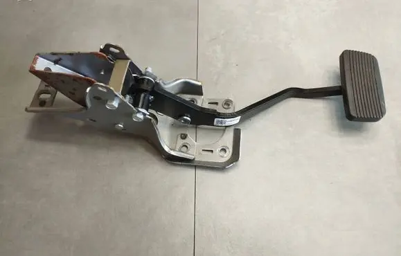 Volkswagen Amarok II Brake pedal MB3C2L388CE