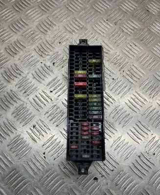 Volkswagen Jetta VI Fuse module