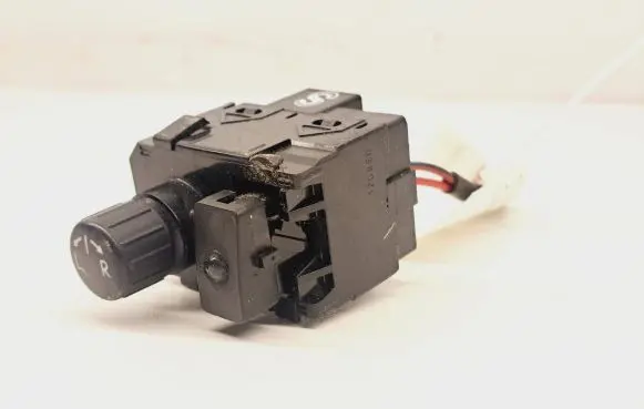 Subaru Outback Wing mirror switch