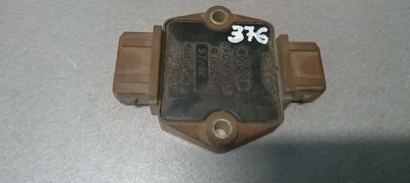 Audi A4 S4 B5 8D Ignition amplifier control unit 4A0905351