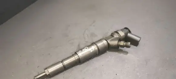 BMW 3 E90 E91 Fuel injector 7793836 0445110216