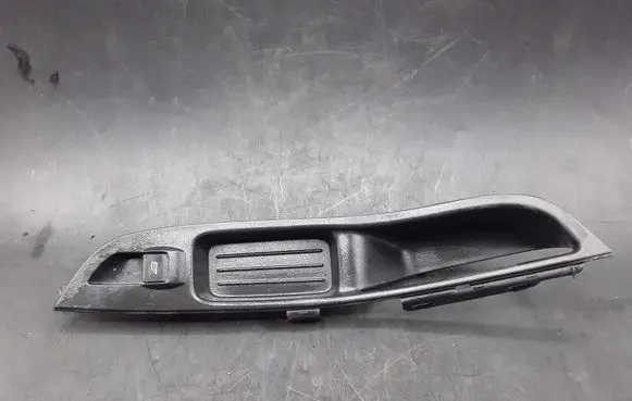 Ford Focus Front door window switch trim BM51A240A40ADW BM51A240A40 A240A40