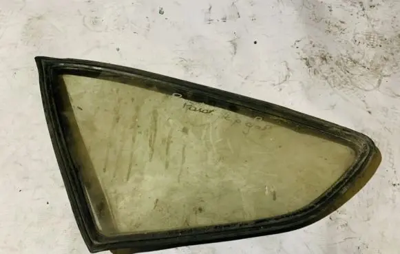 Volkswagen PASSAT B2 Rear side window