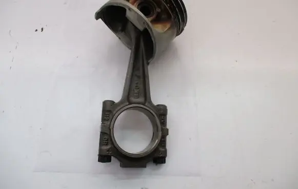 Porsche 928 Piston with connecting rod M28