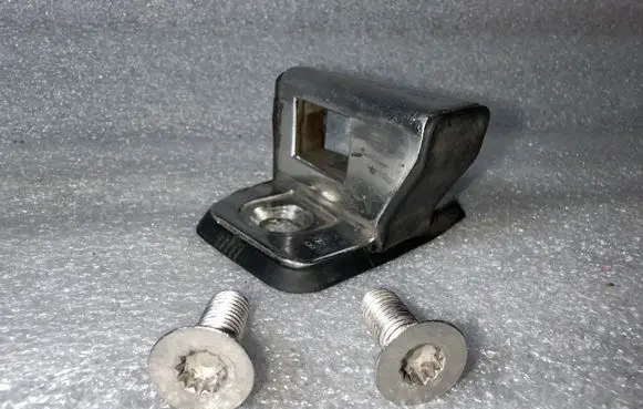 Audi A8 S8 D2 4D Front door lock loop/hook striker 8D0837035