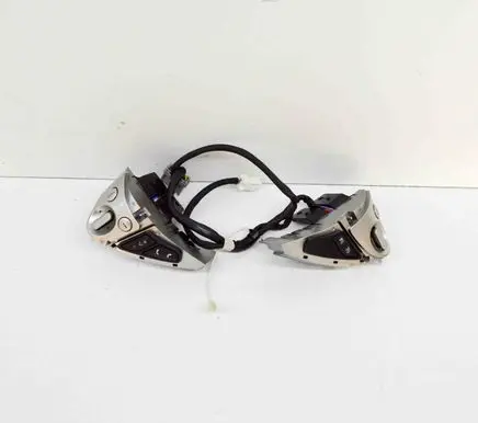 Steering wheel buttons/switches
