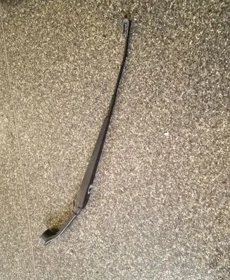 Front wiper blade arm