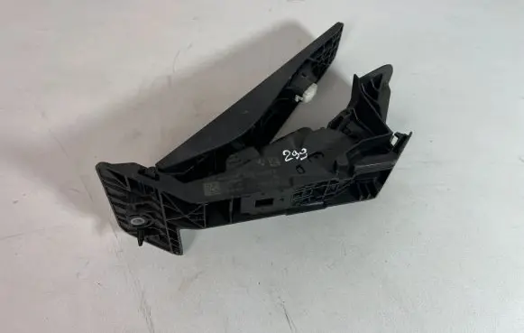 BMW X3 G01 Accelerator throttle pedal 6889818 6PV01435003 35406889818