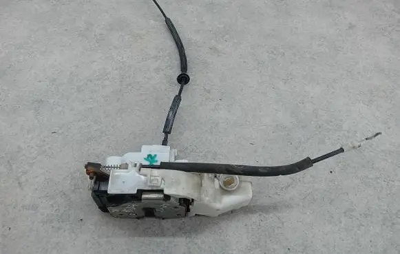 Alfa Romeo 159 Front door lock 