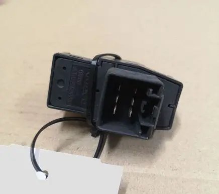 Volvo V70 Electric window control switch 8685288