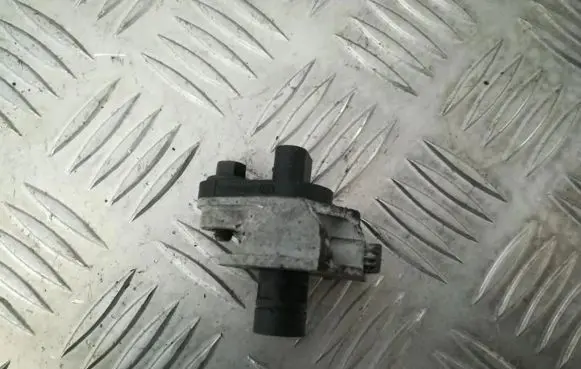 Volvo XC70 Crankshaft position sensor 0261210338 31303937