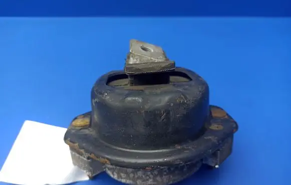 BMW 7 E65 E66 Engine mount bracket 6771918 68623513 2211677191802