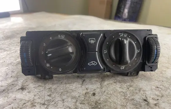 Mercedes-Benz C W202 Climate control unit 2108300185