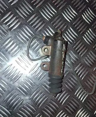 Toyota RAV 4 (XA30) Clutch slave cylinder 2ad