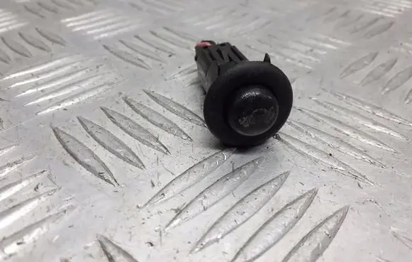 Chrysler 300M Tailgate/boot open switch button 