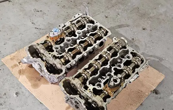 BMW X6 E71 Engine head 7573934 7573938