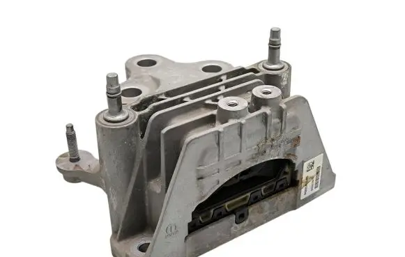 Chrysler Pacifica Engine mount bracket P68224742AD 68224742AD D034318417