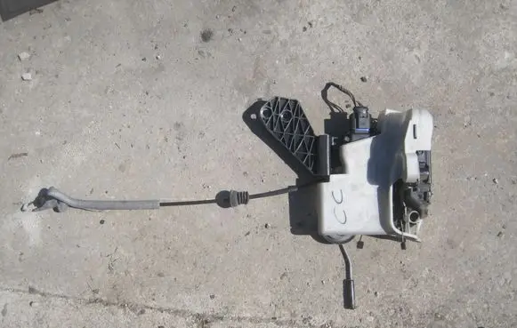 Volkswagen Multivan T6 Front door lock 7H0837868