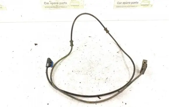 Mercedes-Benz C W204 Brake pads wear sensor 2045404605 A2045404605