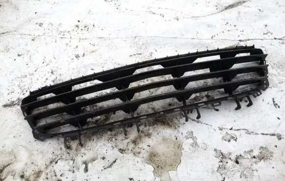 Opel Astra H Front bumper lower grill
