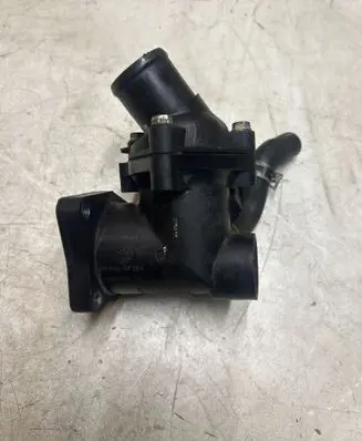 Toyota Avensis T270 Thermostat/thermostat housing 163230R011A