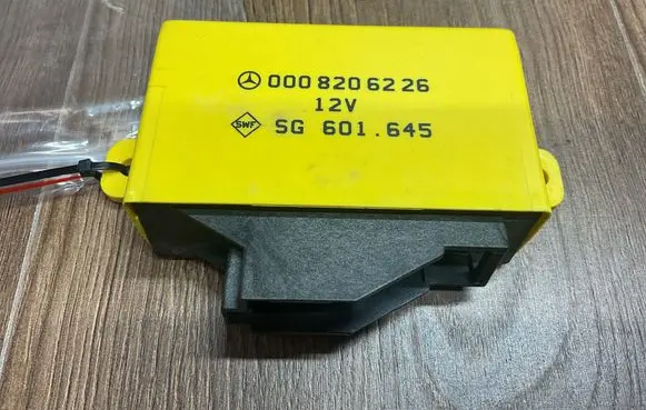 Mercedes-Benz SL R129 Seat control module 0008206226