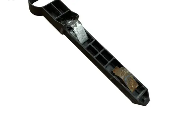 Headlight/headlamp mounting bracket