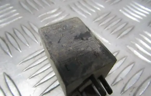 Volkswagen Transporter - Caravelle T4 Other relay 171955529