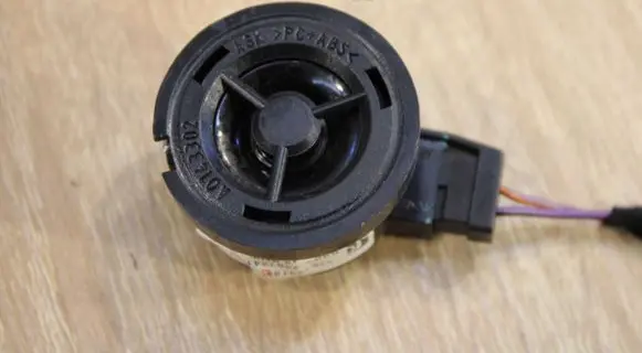 Alfa Romeo Giulietta Front door high frequency speaker 528393184