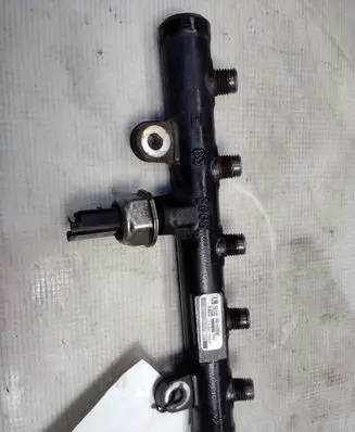 Volvo V50 Fuel main line pipe 9681649580