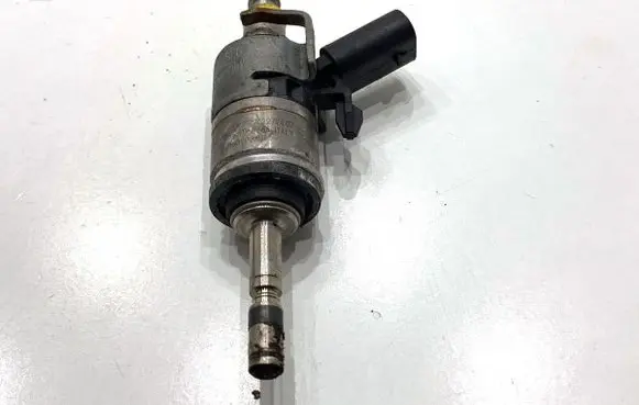 Volkswagen PASSAT B8 Fuel injectors set 06Q906A01