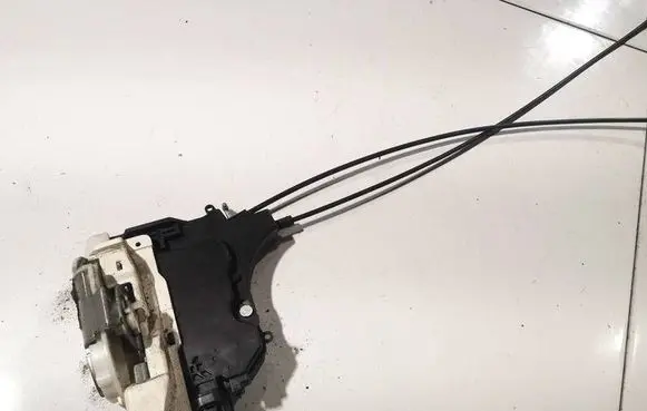 Peugeot 4007 Front door lock