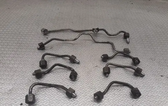Mercedes-Benz S W221 Fuel injector supply line/pipe 