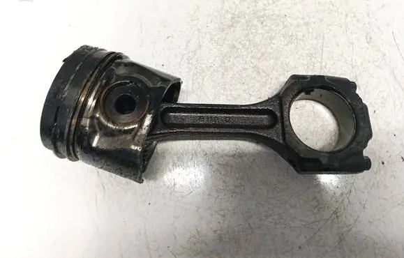 Hyundai Santa Fe Piston with connecting rod 