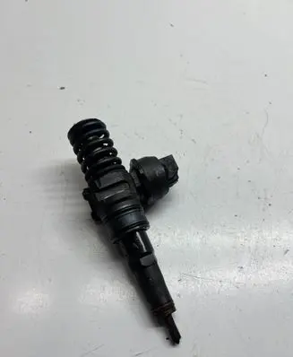 Skoda Fabia Mk1 (6Y) Fuel injector 038130073AG