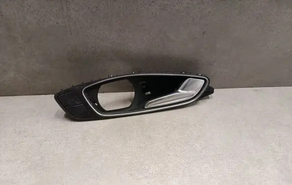 Audi A1 Front door interior handle 8X0837020D 213811 01021010003