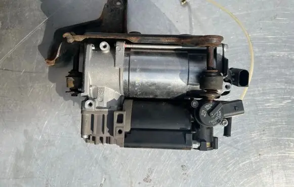 Mercedes-Benz S W220 Air suspension compressor/pump 700415900 4420512661