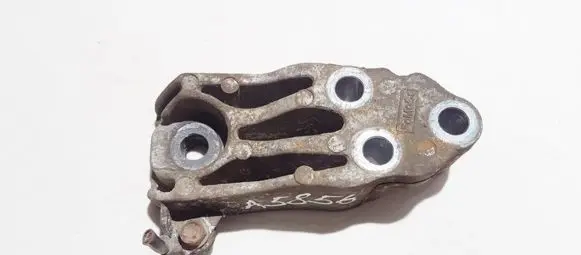 Mazda 2 Engine mounting bracket