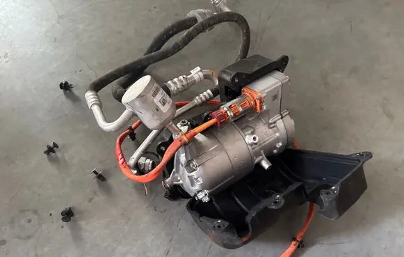 BMW i4 Air conditioning (A/C) compressor (pump) 5b31e59