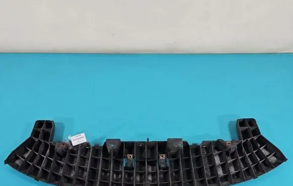Center/middle under tray cover