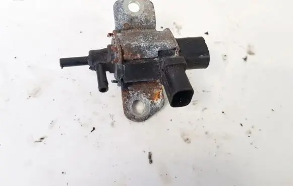Ford Mondeo Mk III Valve vacuum 197g9j559 46672
