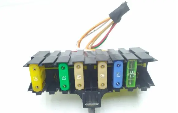 Peugeot 3008 I Fuse module 9636079380