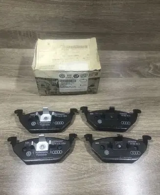 Volkswagen Golf VII Brake pads (front) 6Q0698151