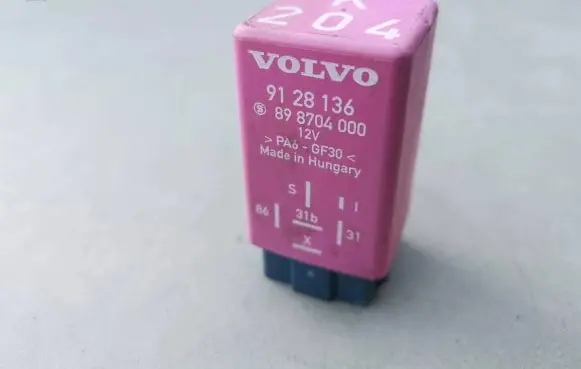 Volvo 850 Window wiper relay 9128136 898704000