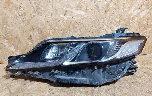 Toyota Camry Headlight/headlamp 8115033C70 3594887